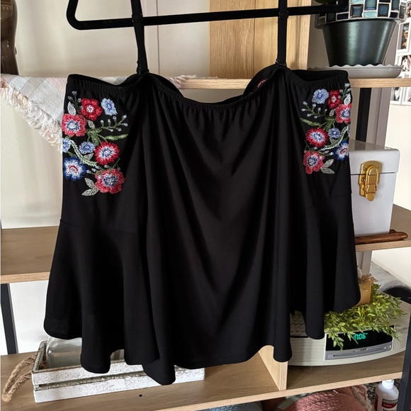NEW INC International Concepts Floral Embroidered Black Off Shoulder Top LG - Picture 4 of 9